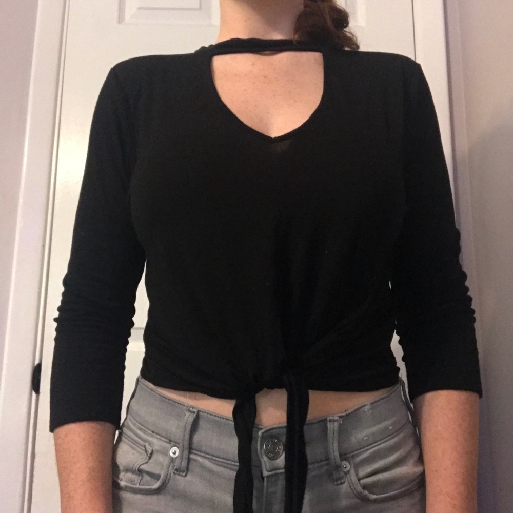 Black long sleeve crop top